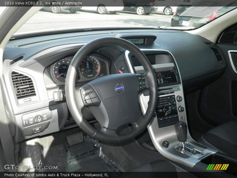 Ice White / Anthracite 2010 Volvo XC60 3.2