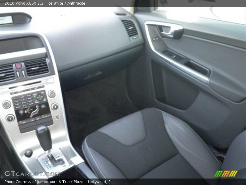 Ice White / Anthracite 2010 Volvo XC60 3.2
