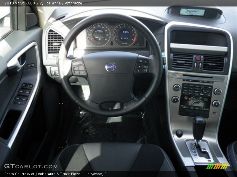 Ice White / Anthracite 2010 Volvo XC60 3.2
