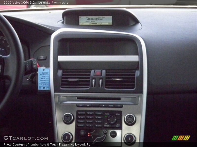 Ice White / Anthracite 2010 Volvo XC60 3.2