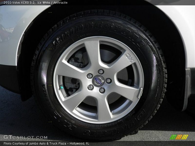 Ice White / Anthracite 2010 Volvo XC60 3.2