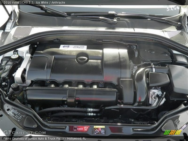 Ice White / Anthracite 2010 Volvo XC60 3.2