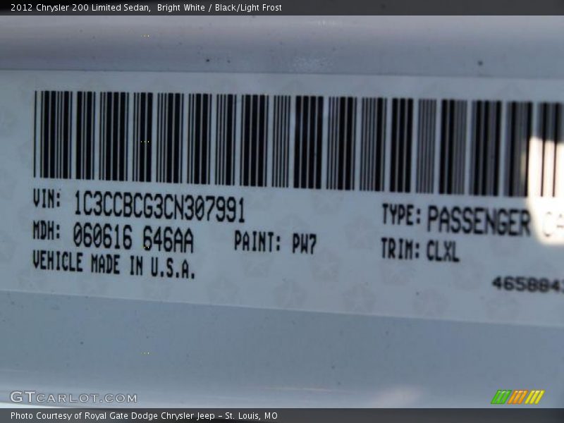 Bright White / Black/Light Frost 2012 Chrysler 200 Limited Sedan