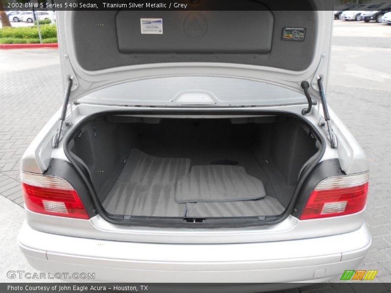  2002 5 Series 540i Sedan Trunk
