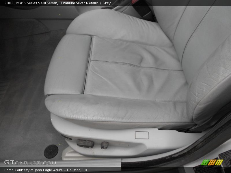 Front Seat of 2002 5 Series 540i Sedan