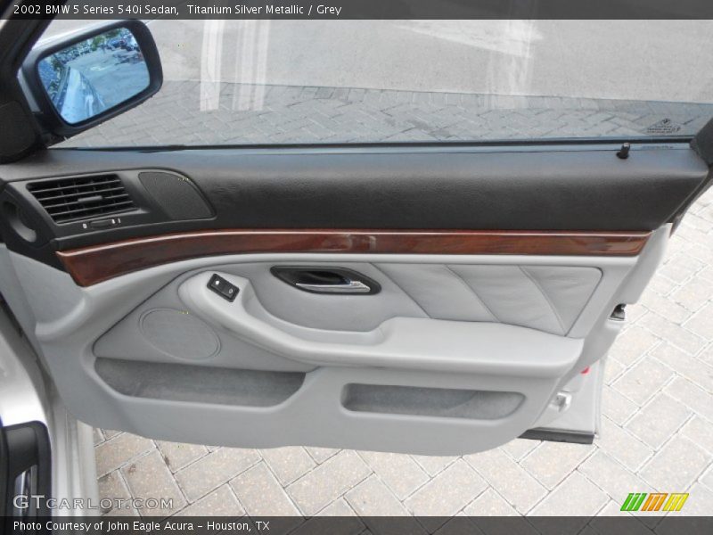 Door Panel of 2002 5 Series 540i Sedan