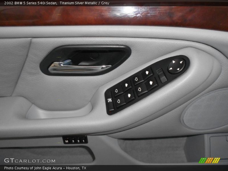 Controls of 2002 5 Series 540i Sedan