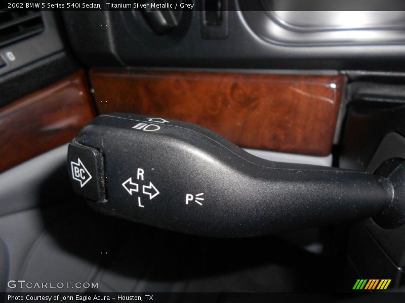 Controls of 2002 5 Series 540i Sedan