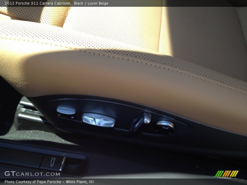 Controls of 2013 911 Carrera Cabriolet