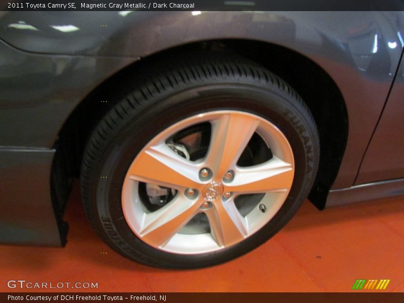 Magnetic Gray Metallic / Dark Charcoal 2011 Toyota Camry SE