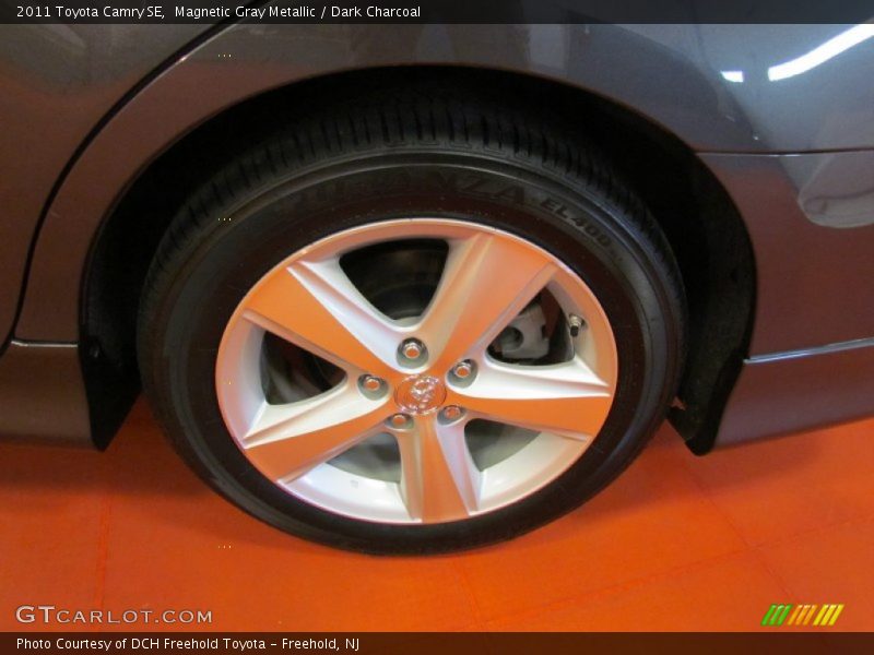 Magnetic Gray Metallic / Dark Charcoal 2011 Toyota Camry SE