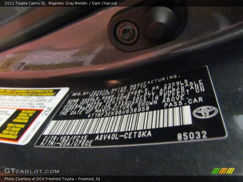 Magnetic Gray Metallic / Dark Charcoal 2011 Toyota Camry SE