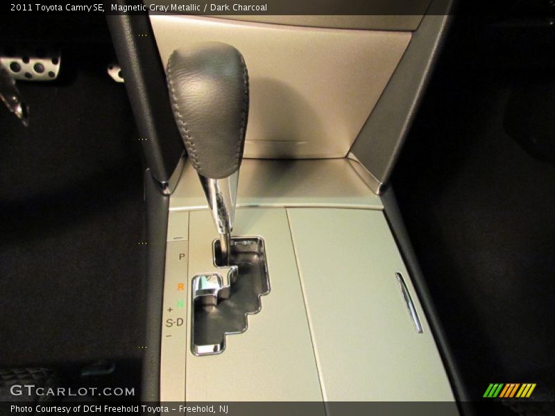Magnetic Gray Metallic / Dark Charcoal 2011 Toyota Camry SE