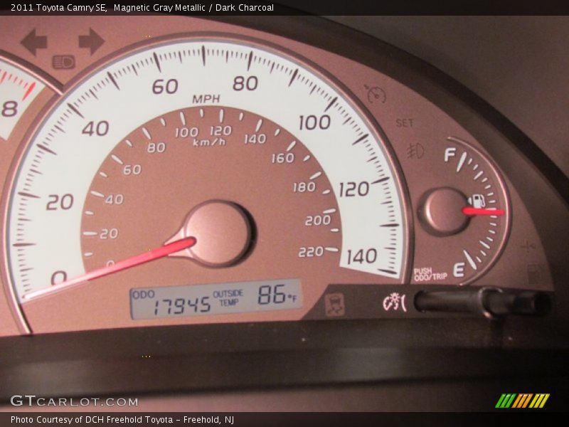Magnetic Gray Metallic / Dark Charcoal 2011 Toyota Camry SE