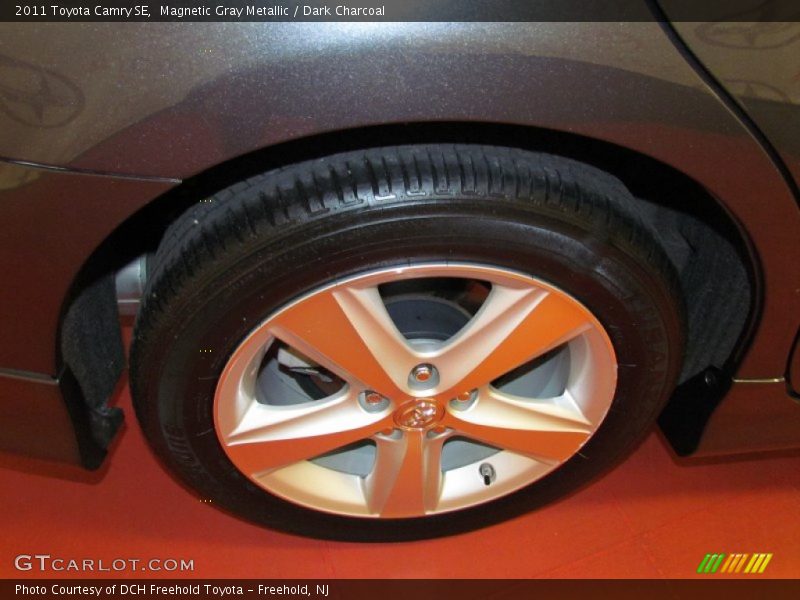 Magnetic Gray Metallic / Dark Charcoal 2011 Toyota Camry SE