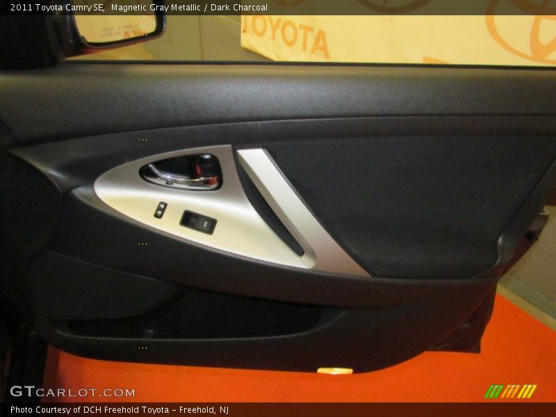 Magnetic Gray Metallic / Dark Charcoal 2011 Toyota Camry SE