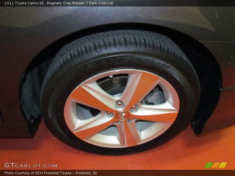 Magnetic Gray Metallic / Dark Charcoal 2011 Toyota Camry SE