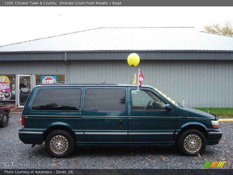 Emerald Green Pearl Metallic / Beige 1995 Chrysler Town & Country