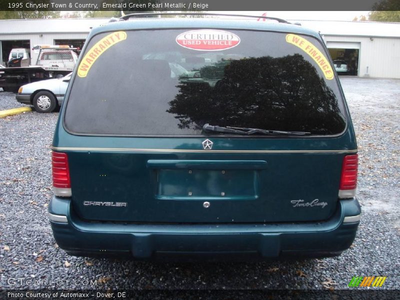 Emerald Green Pearl Metallic / Beige 1995 Chrysler Town & Country