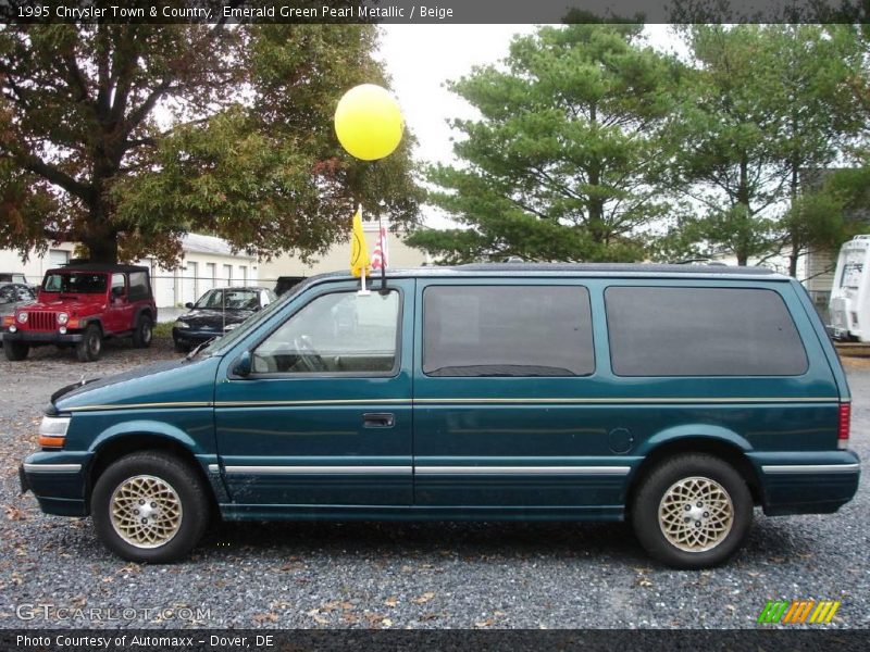 Emerald Green Pearl Metallic / Beige 1995 Chrysler Town & Country