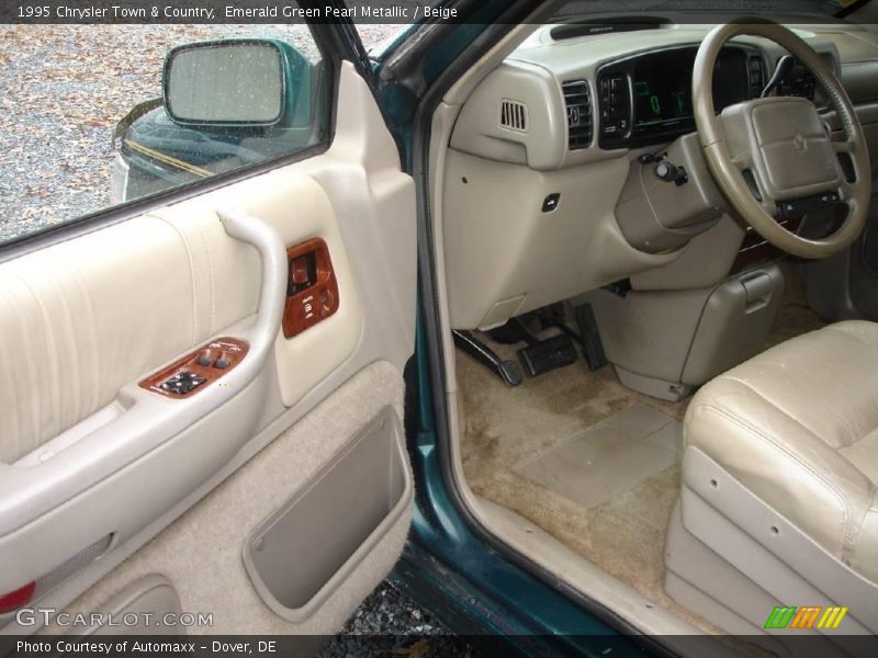 Emerald Green Pearl Metallic / Beige 1995 Chrysler Town & Country