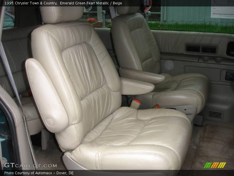 Emerald Green Pearl Metallic / Beige 1995 Chrysler Town & Country