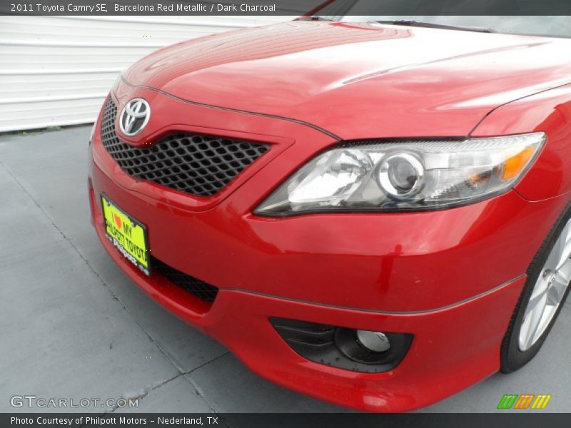 Barcelona Red Metallic / Dark Charcoal 2011 Toyota Camry SE