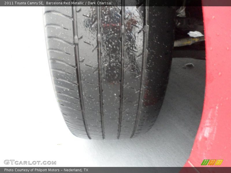 Barcelona Red Metallic / Dark Charcoal 2011 Toyota Camry SE