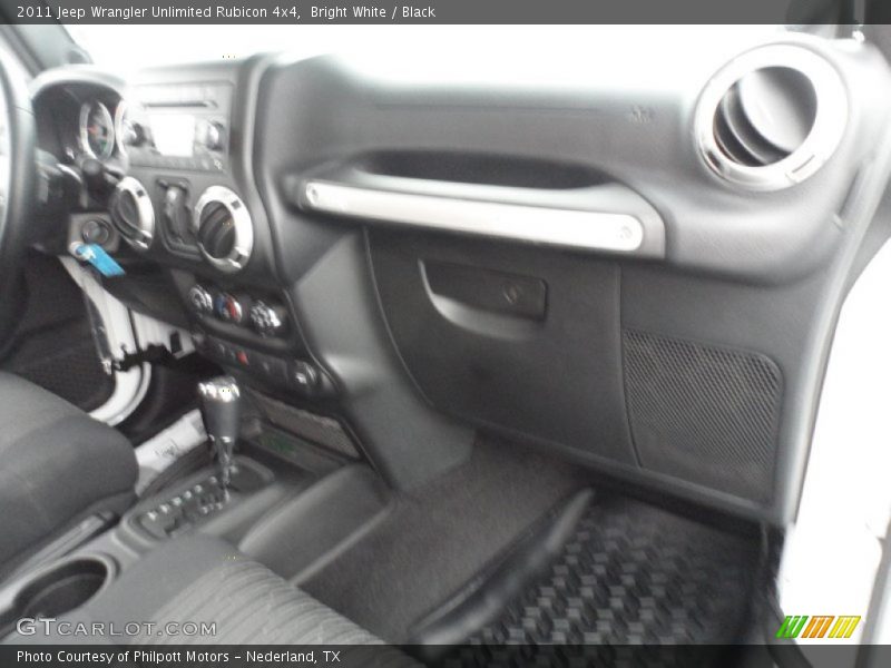 Bright White / Black 2011 Jeep Wrangler Unlimited Rubicon 4x4