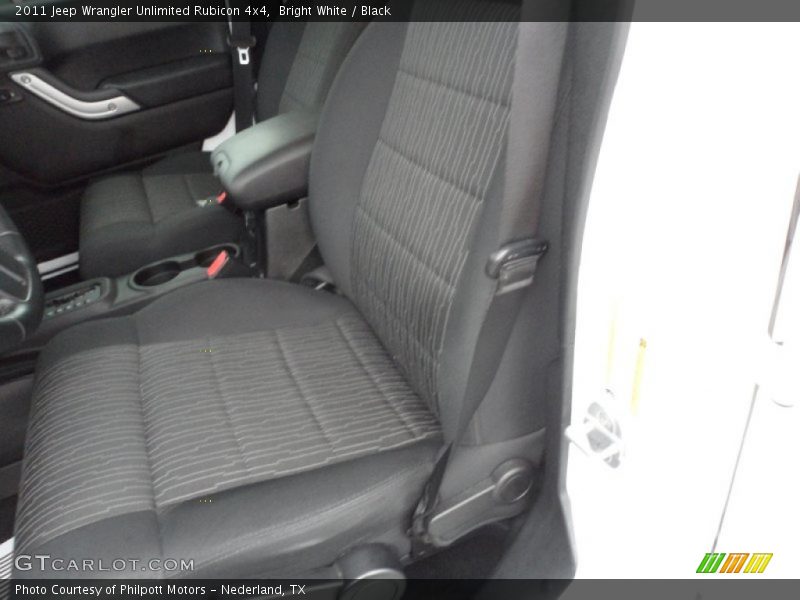 Bright White / Black 2011 Jeep Wrangler Unlimited Rubicon 4x4
