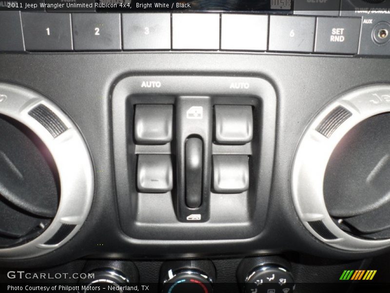 Bright White / Black 2011 Jeep Wrangler Unlimited Rubicon 4x4