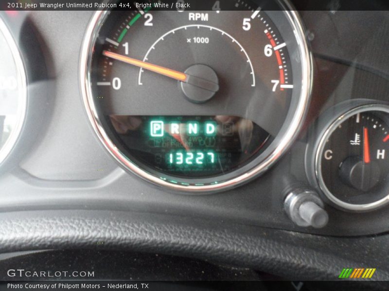 Bright White / Black 2011 Jeep Wrangler Unlimited Rubicon 4x4