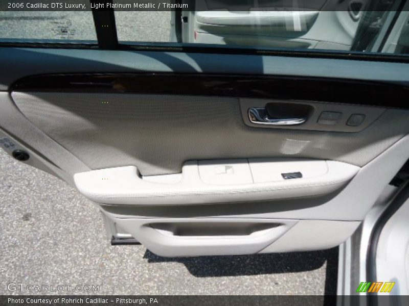 Light Platinum Metallic / Titanium 2006 Cadillac DTS Luxury