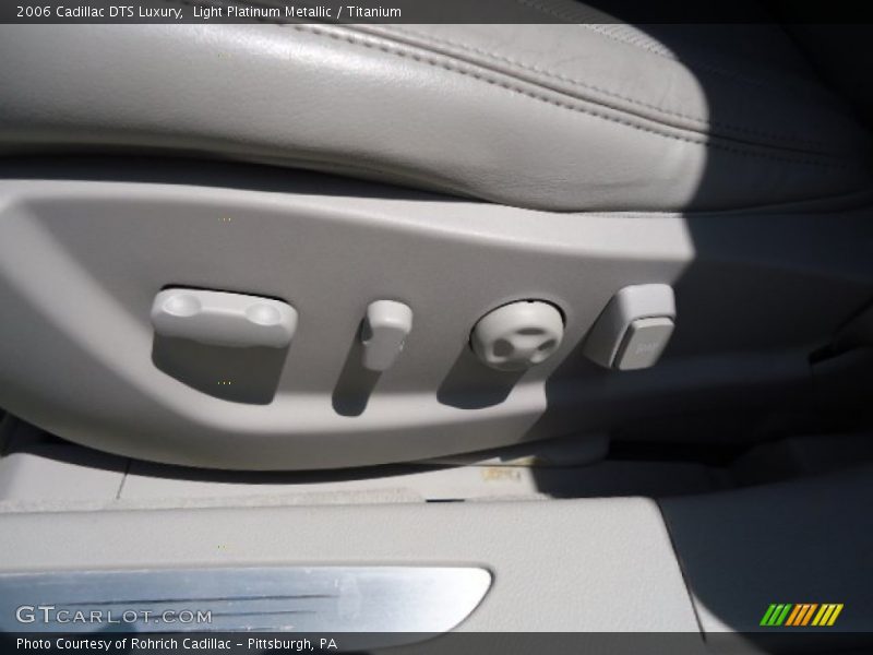 Light Platinum Metallic / Titanium 2006 Cadillac DTS Luxury