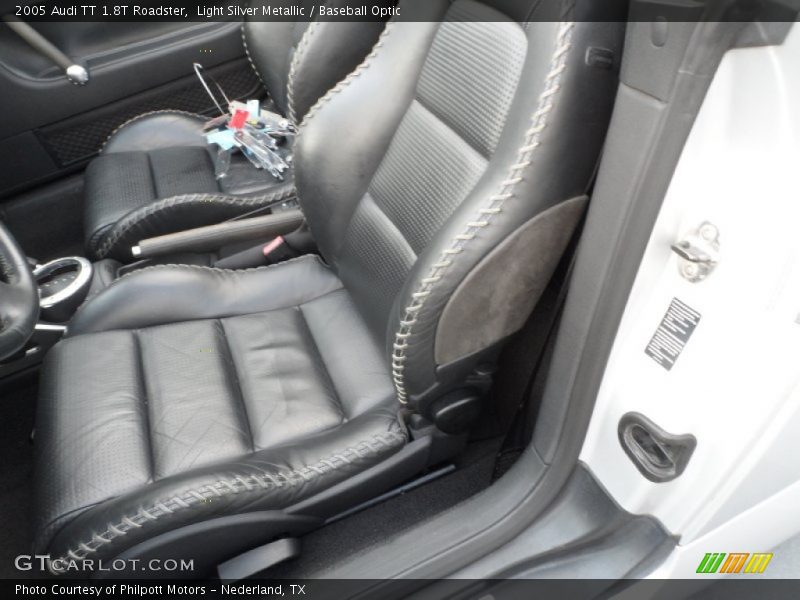 Front Seat of 2005 TT 1.8T Roadster