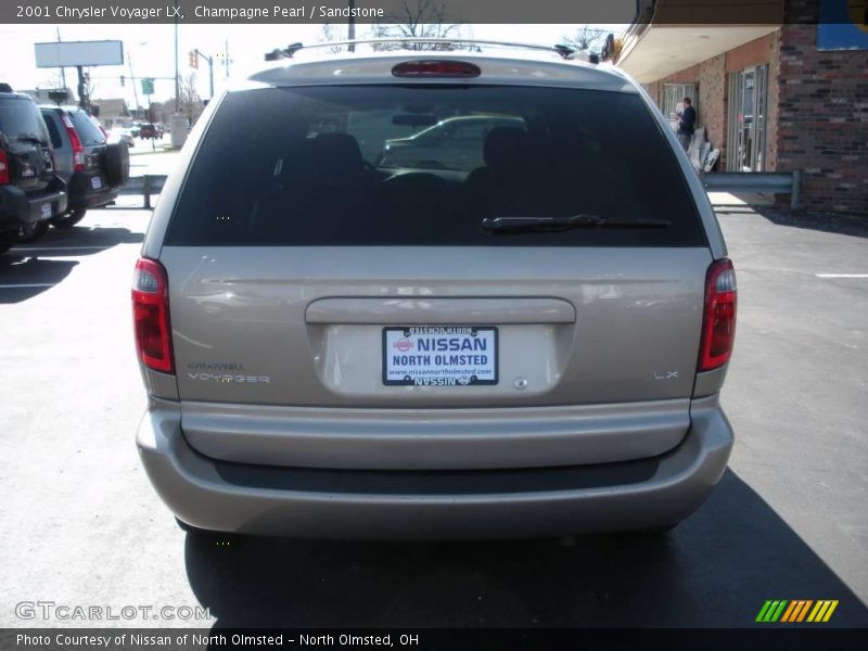 Champagne Pearl / Sandstone 2001 Chrysler Voyager LX