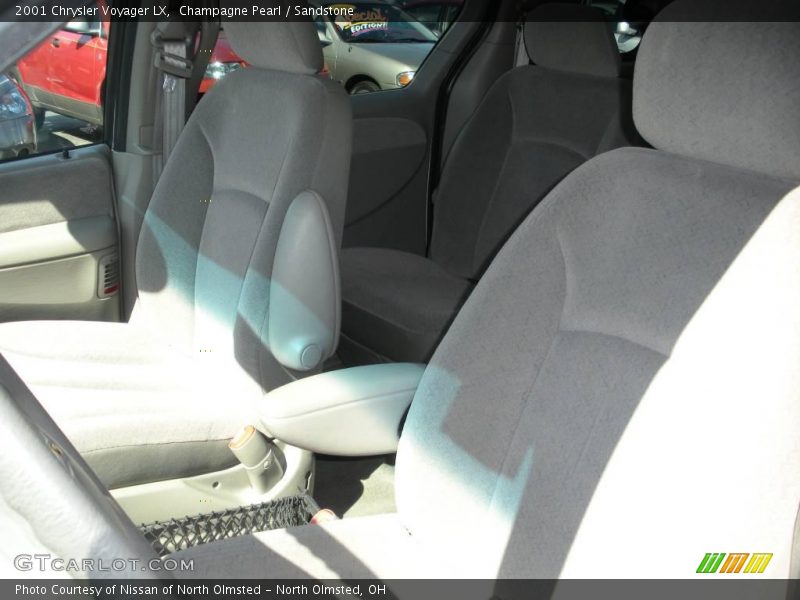 Champagne Pearl / Sandstone 2001 Chrysler Voyager LX