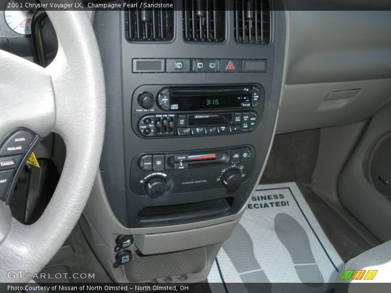 Champagne Pearl / Sandstone 2001 Chrysler Voyager LX
