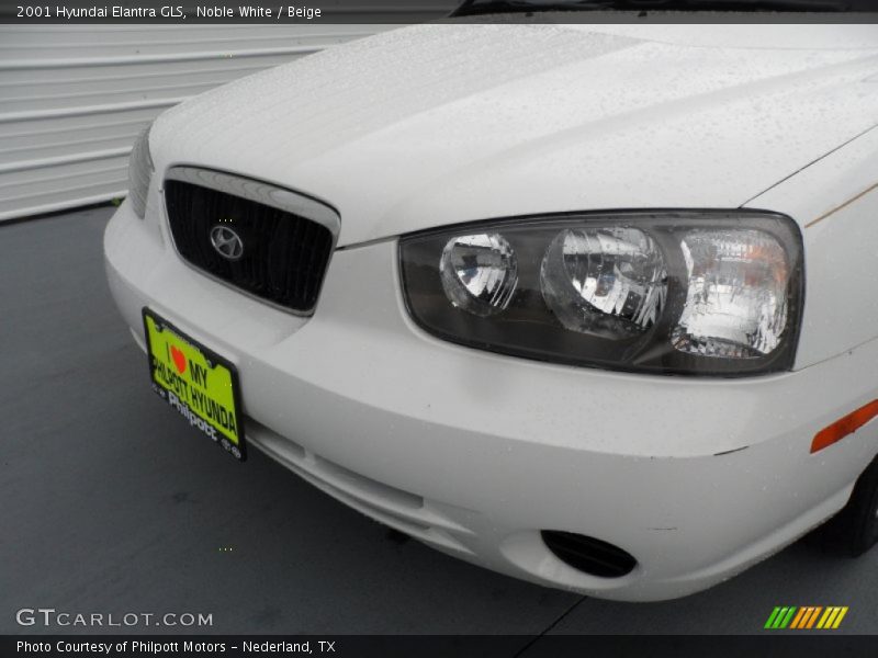 Noble White / Beige 2001 Hyundai Elantra GLS