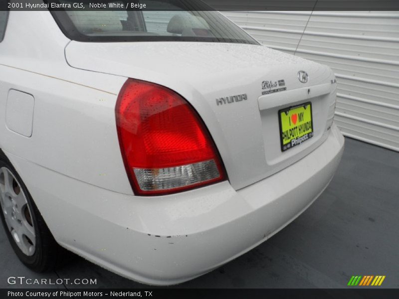 Noble White / Beige 2001 Hyundai Elantra GLS