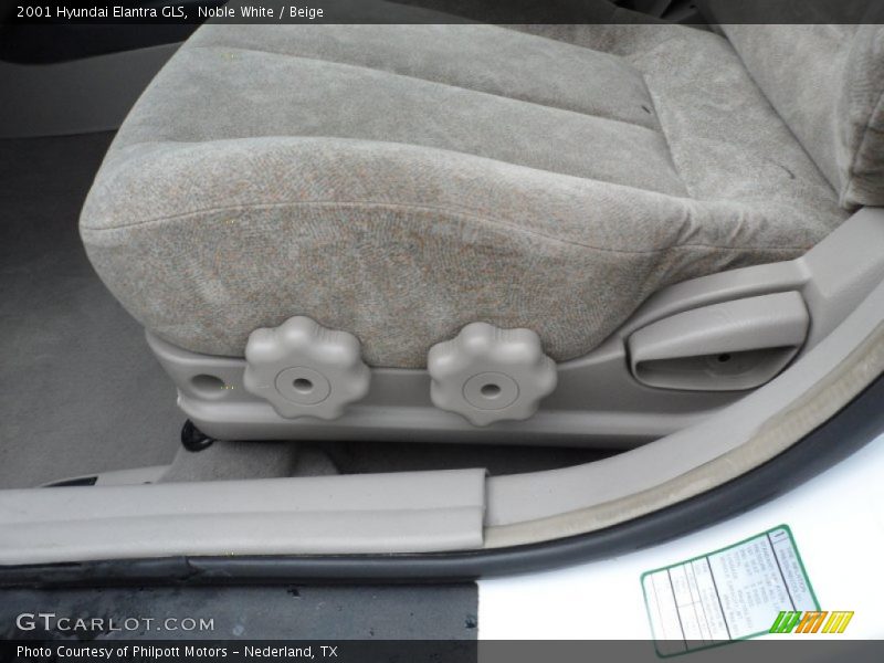 Noble White / Beige 2001 Hyundai Elantra GLS