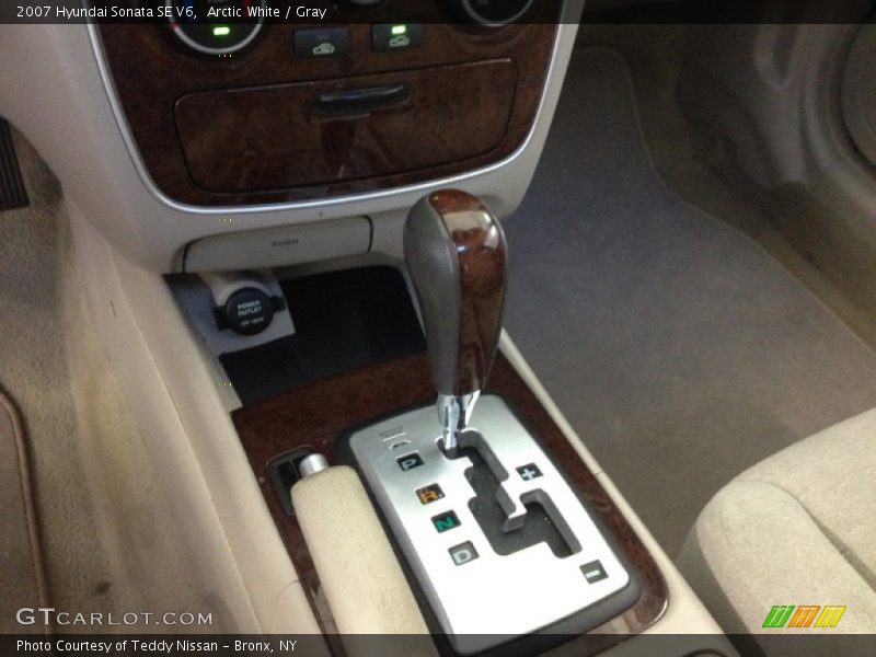 Arctic White / Gray 2007 Hyundai Sonata SE V6