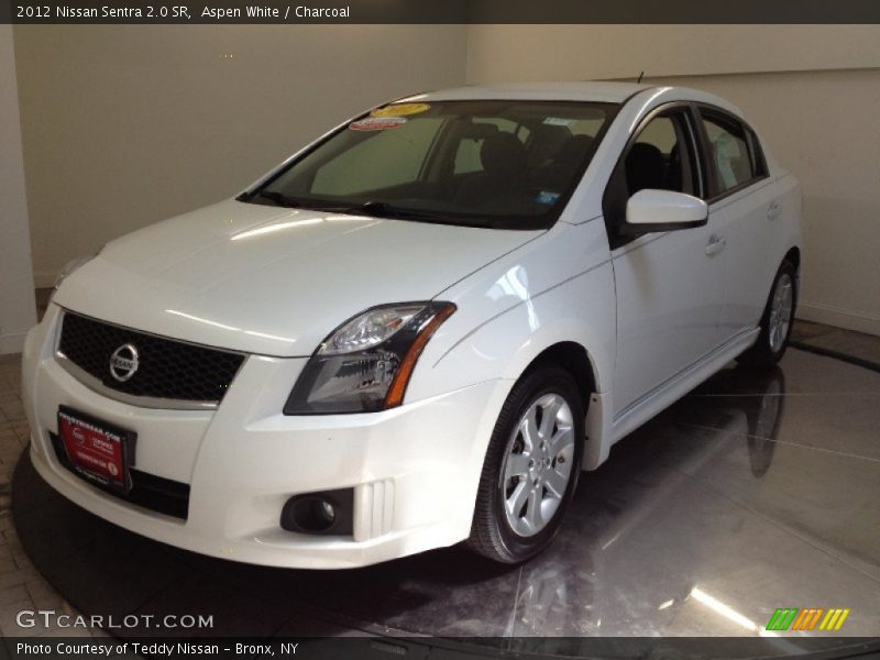Aspen White / Charcoal 2012 Nissan Sentra 2.0 SR