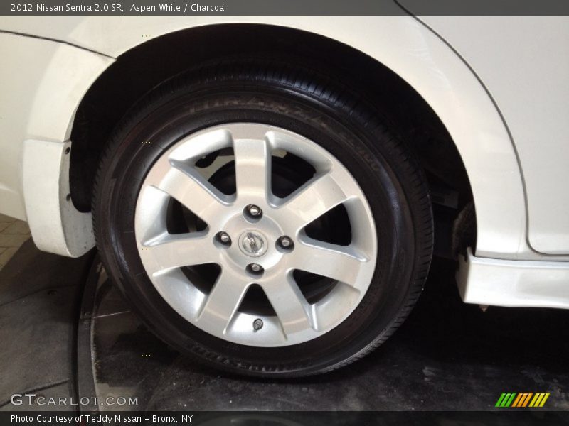Aspen White / Charcoal 2012 Nissan Sentra 2.0 SR