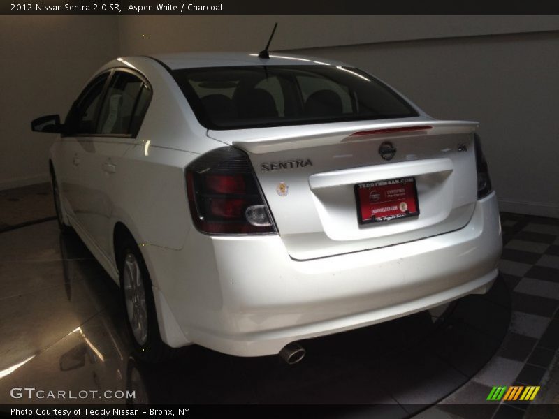 Aspen White / Charcoal 2012 Nissan Sentra 2.0 SR