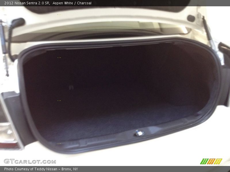 Aspen White / Charcoal 2012 Nissan Sentra 2.0 SR