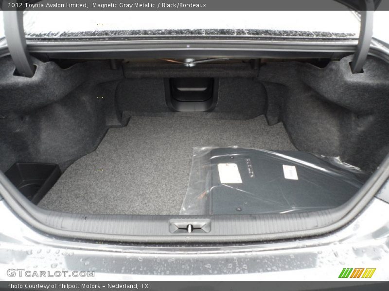 Magnetic Gray Metallic / Black/Bordeaux 2012 Toyota Avalon Limited