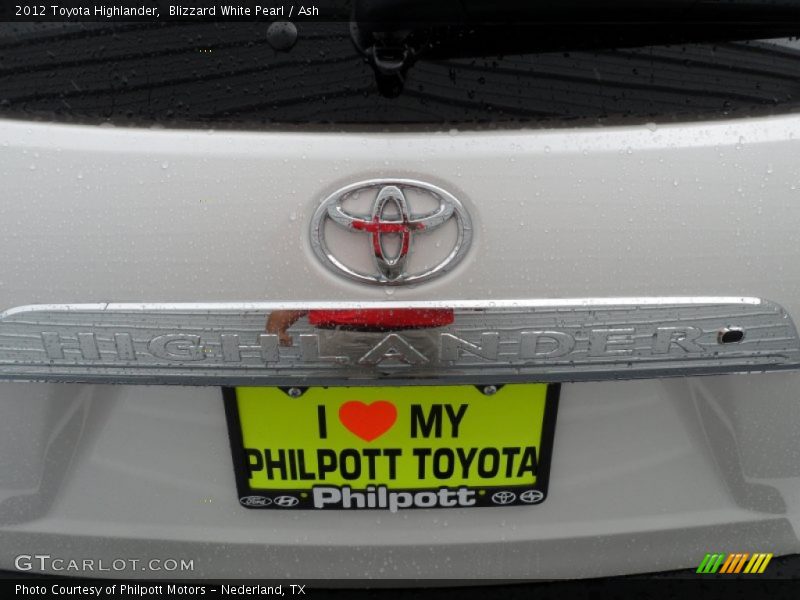 Blizzard White Pearl / Ash 2012 Toyota Highlander