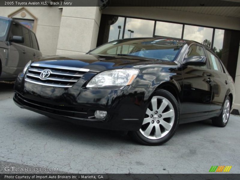 Black / Ivory 2005 Toyota Avalon XLS