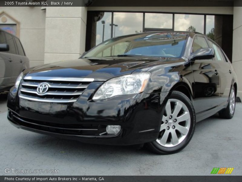 Black / Ivory 2005 Toyota Avalon XLS